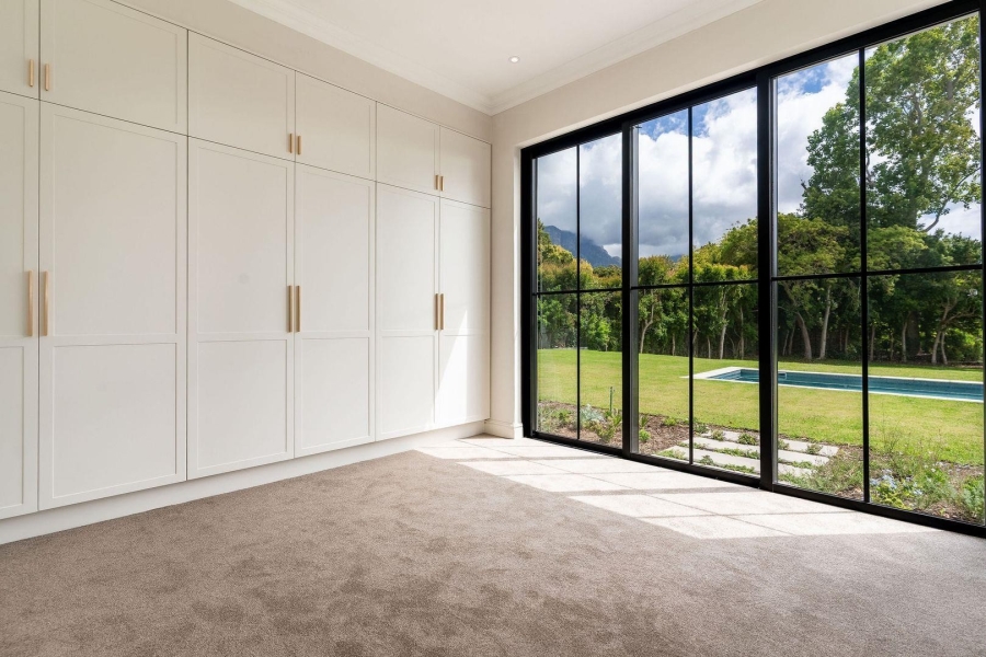 5 Bedroom Property for Sale in Constantia Western Cape